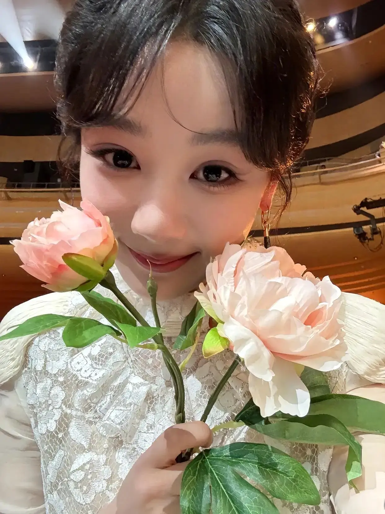 美丽的姑娘，配上愉悦的音乐！上热门