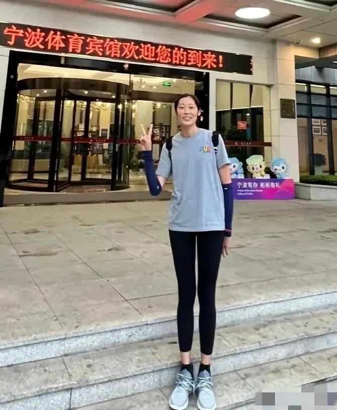 悄悄的，我来了，悄悄的我又走了，不留下一个足迹，也不留下一张合影，只为看望教练和