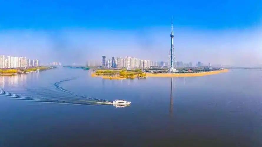 有人说“努力必定成功”你赞同吗? “努力必定成功”，我可不太赞同。这话听着励志，