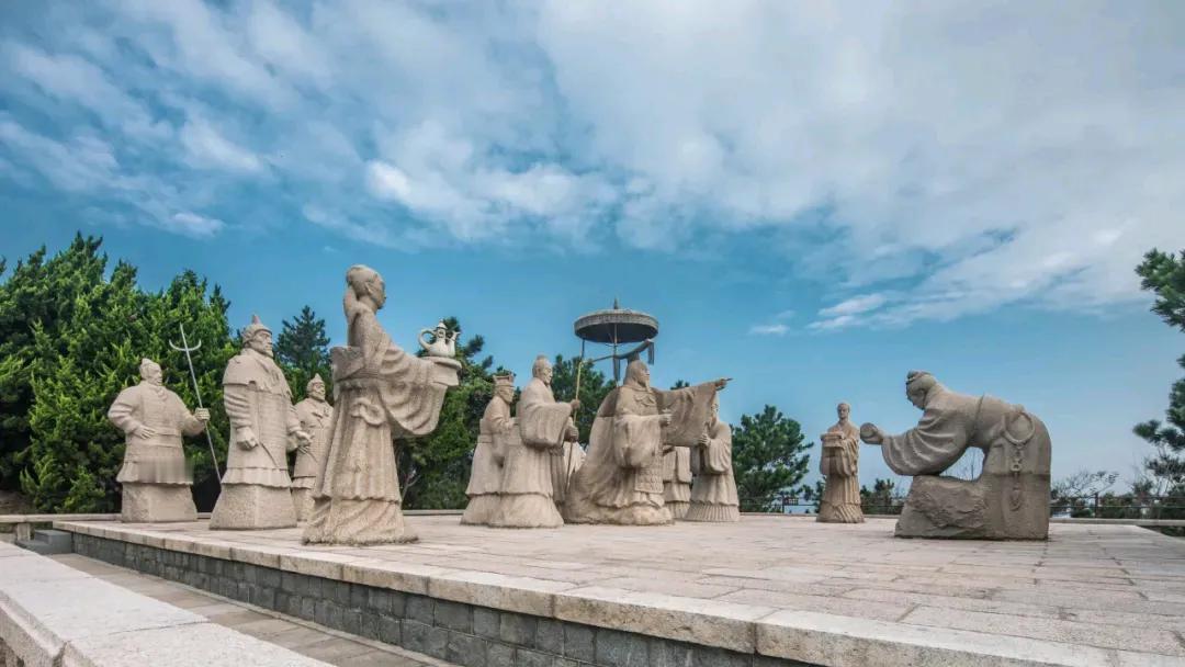 经专家考古证实，青岛市西海岸新区琅琊台遗址主峰的“大台”主体是秦汉时期的高台建筑