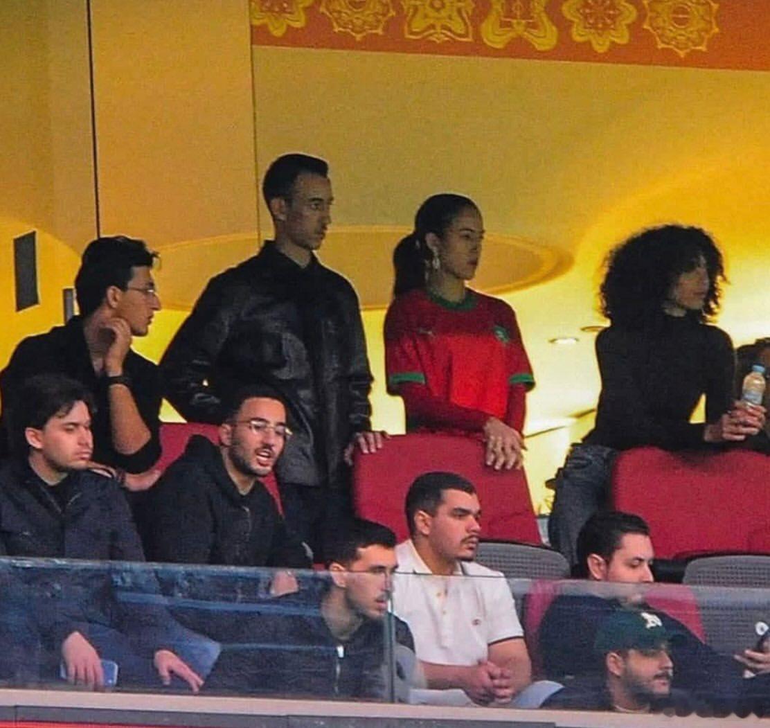 摩洛哥王室 🇲🇦1月5日，穆莱·哈桑王储和拉拉·卡哈迪加公主、母亲萨尔玛·贝