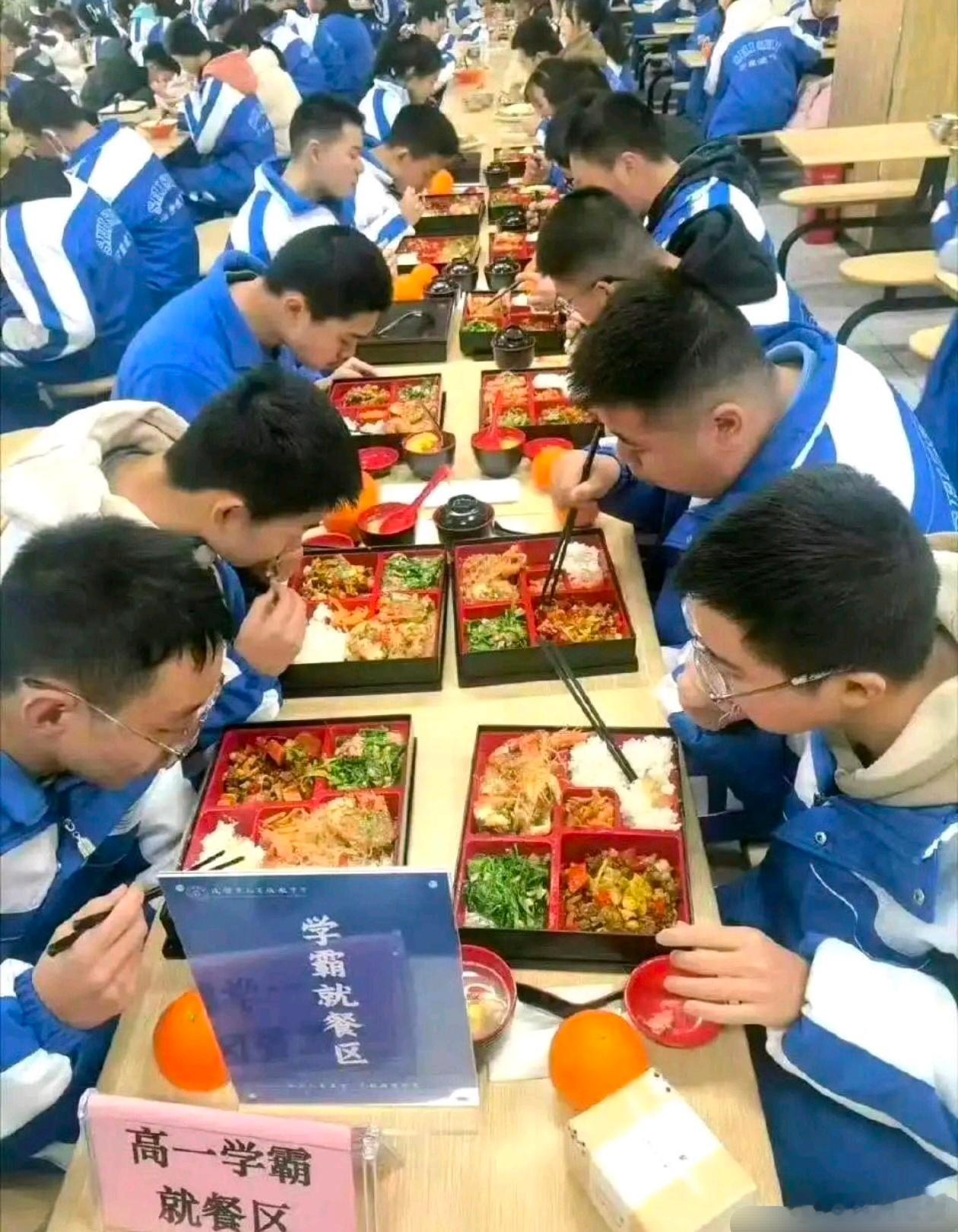 看到有学校食堂这么干，孩子被这样区别对待，真的好吗