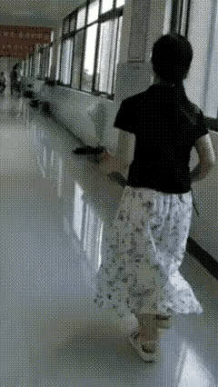 这个老师万万没有想到，她竟然被学生“算计”了！教了一辈子书，临退休了遇到这样的事