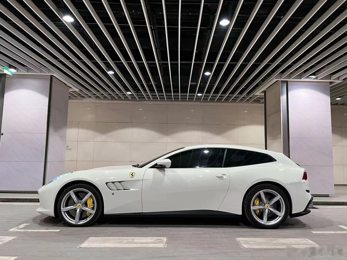 Ferrari Lusso T车主寄售2019上牌行驶7000Km ​​​