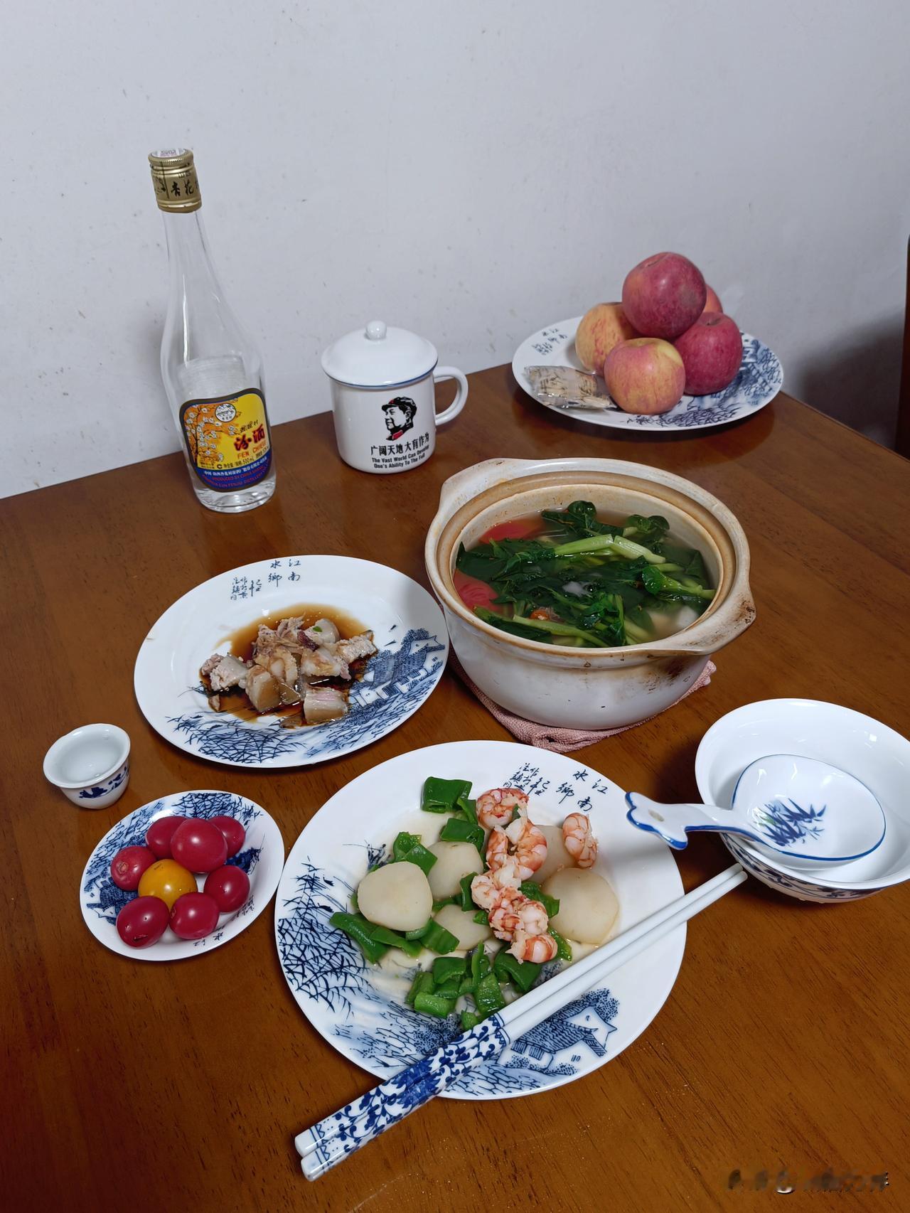 上午，户籍警来上门关心我这个73岁的单身老男人，他关切询问我身体状况怎么样，一个