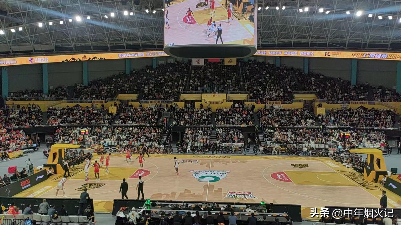 今晚cba广厦主场打山西，我老公二话不说，直接把7点的会鸽了，花600买了两张票