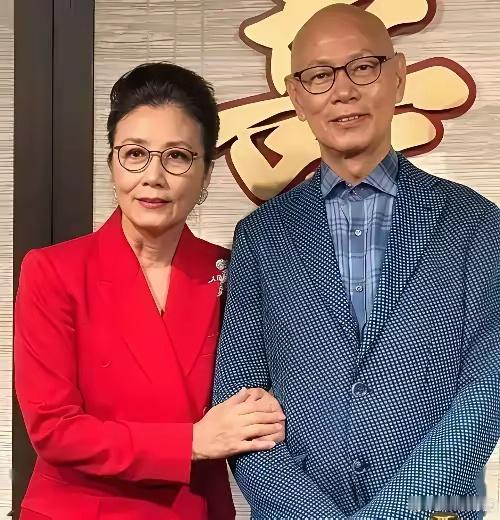 罗家英自曝与汪明荃AA制过活，连吃鸡蛋都要记账。这对“女强男弱”的伴侣，历经21