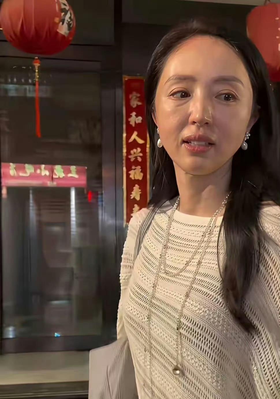难得看到明星这么真实的一面，看来明星和普通人一样，也是会正常衰老的，不是说这样不