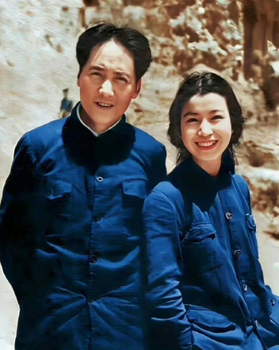 1940年，伟人在延安的留影！
没有伟人，就没有如今的新中国！
吃水不忘挖井人！