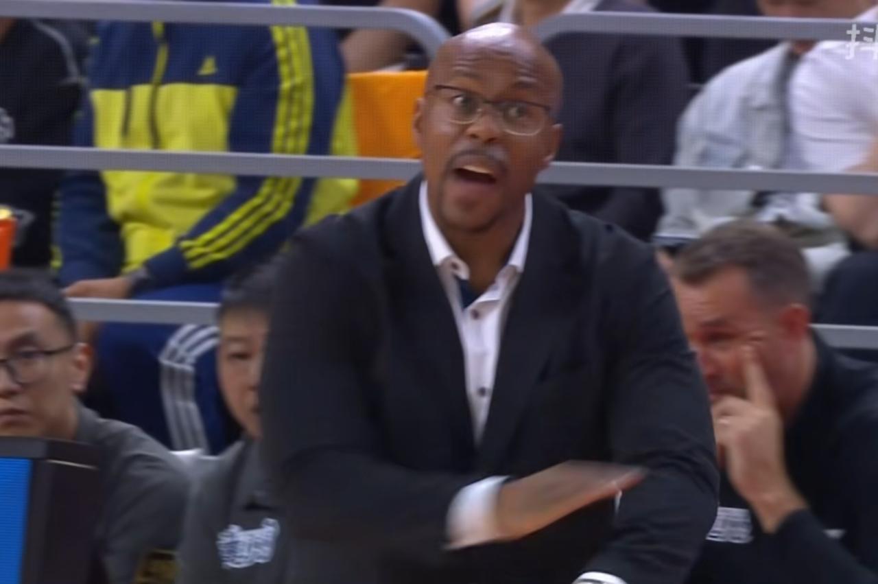 新疆男篮主教练刘炜下课了，这个没有什么意外的，很正常，球队成绩不好，主教练离职无