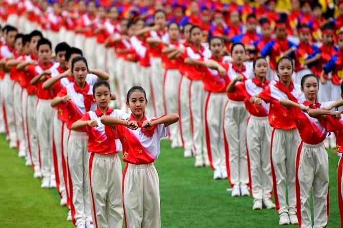 十五届全运会闭幕式以广播体操开场。  
 

这波操作藏不住节俭办赛的巧思，还戳