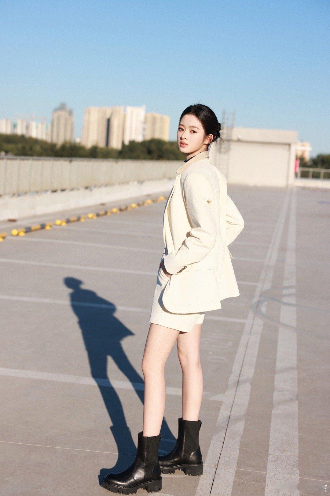 黄杨钿甜和董思成二搭想演女总裁  让我看看还有谁不知道黄杨钿甜也想演霸道女总裁了