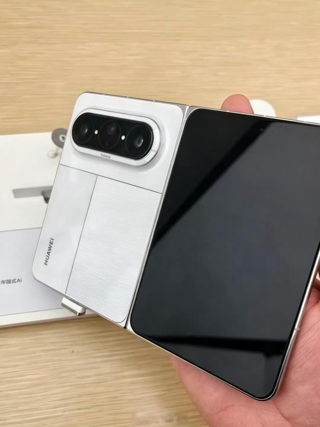 折叠屏华为和苹果哪个更值得买苹果首款阔折叠iPhone Duo出来后，对比深耕多