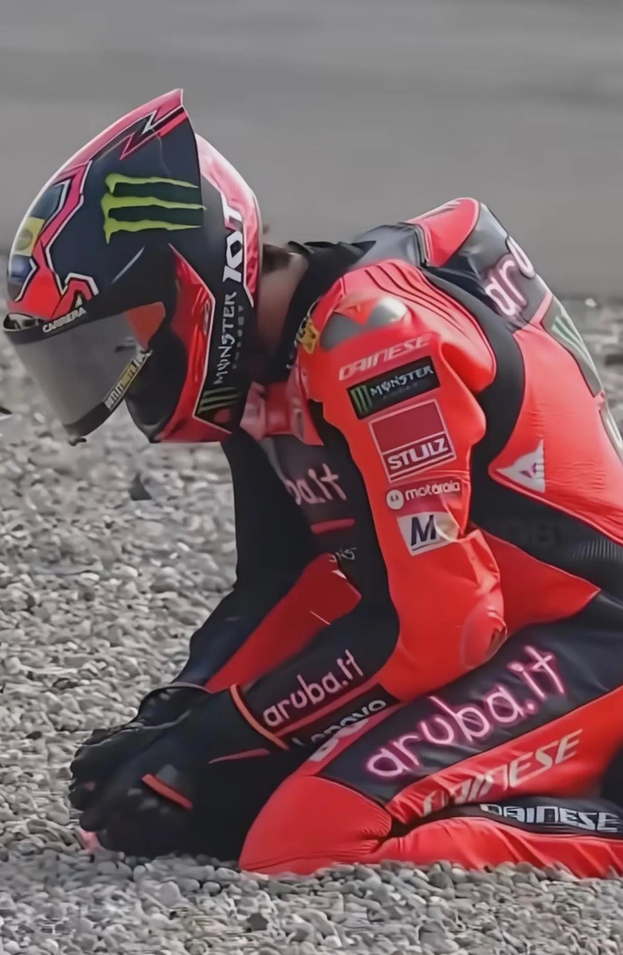 为什么由联想赞助的杜卡迪车队11号机车手布莱加因为机车趴窝退赛应激反应那么大，都