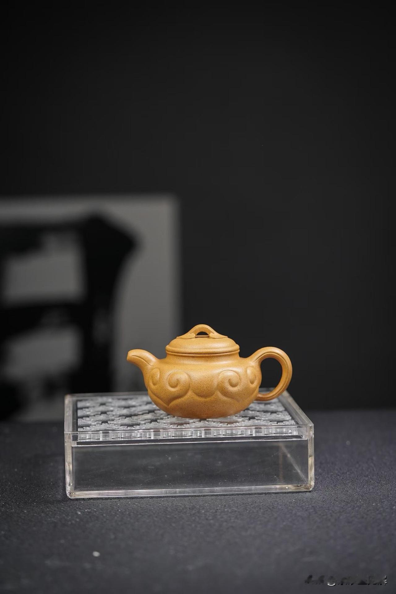 买紫砂壶最怕被忽悠！真紫砂壶不烫手？
昨天深夜，有个刚入坑的壶友火急火燎地问我：