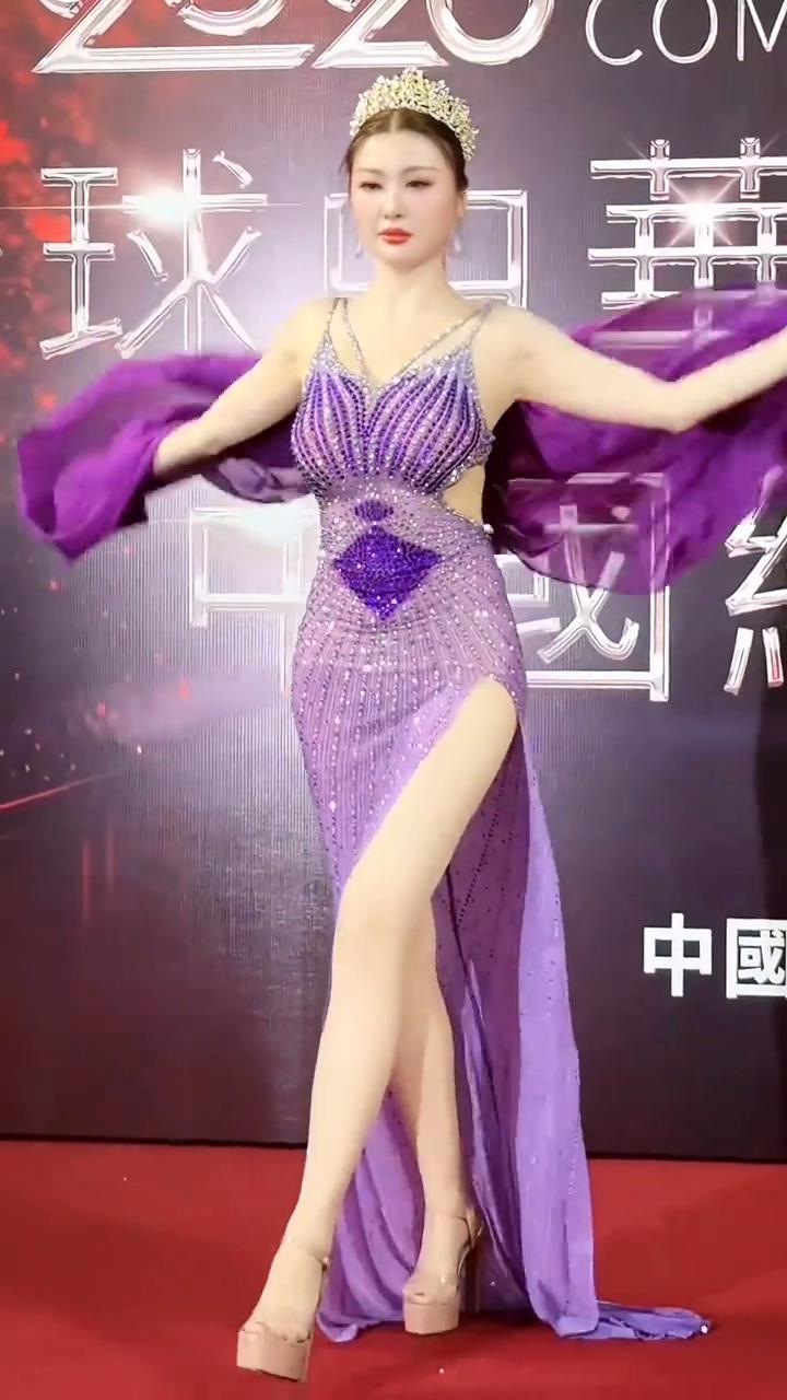 空姐大美全球，中华小姐，中国澳门总冠军，身高一百七十六。