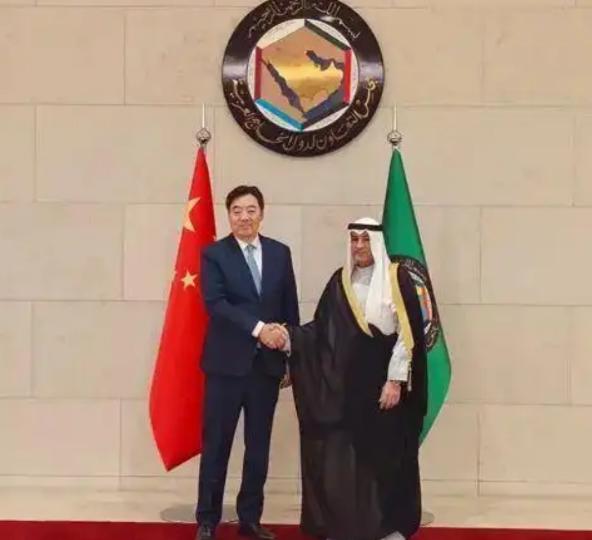 极罕见一幕终于要发生了，中美官员将同时现身中东，特朗普态度大变！如今中东的紧张程