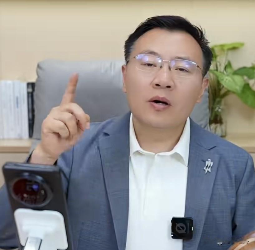 任泽平：AI是时代海啸！8大国产芯片同步适配，英伟达垄断壁垒被撕碎
 
不少人长