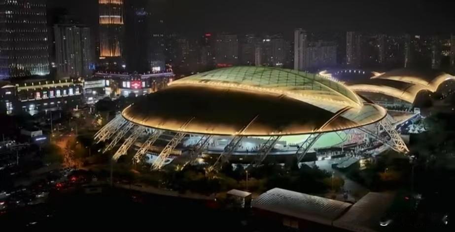 无锡队，闹着玩呢？好不容易常规时间逼平了，点球不会踢了？

今天的比赛算得上精彩
