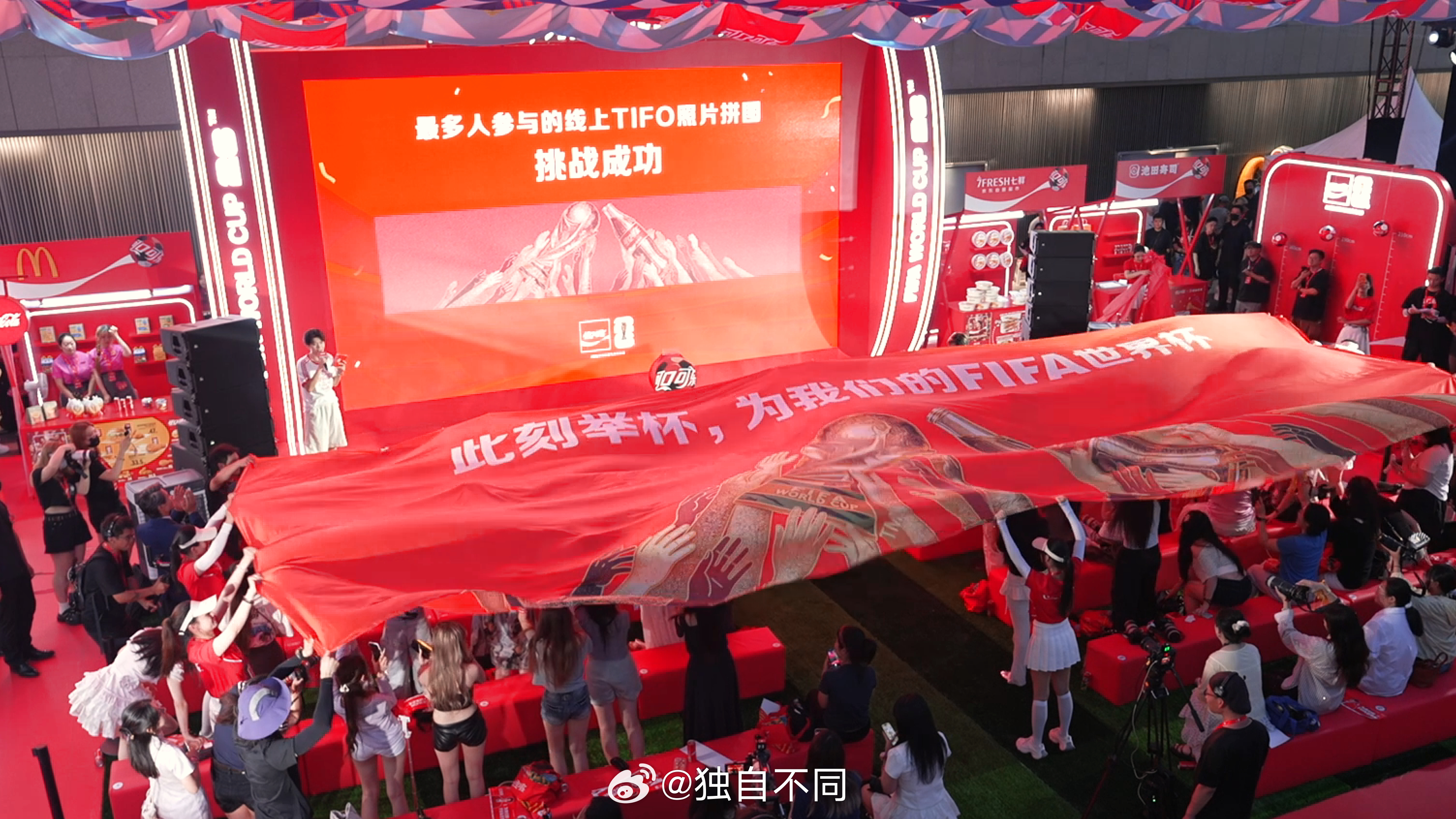 美加墨世界杯决赛战火即将燃起。这届足球盛宴，诸多纪录被球星们改写。而赛场之外，可