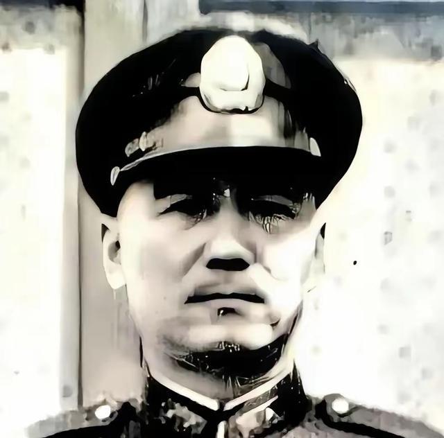 1949年，成都已被团团围住，国军30军军长鲁崇义把心腹叫到一起，只说了一件事：