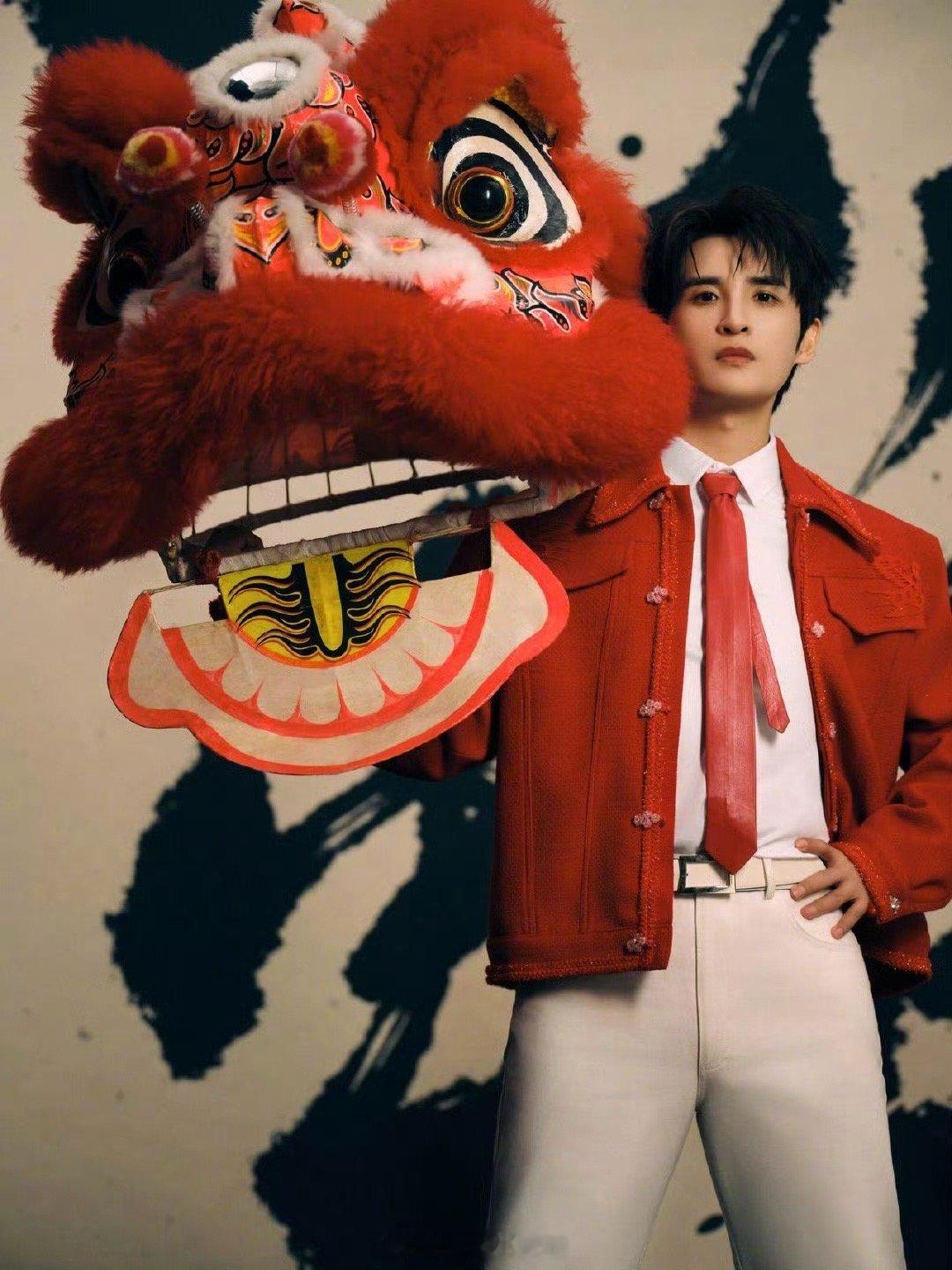 张远现身央视春晚合肥分会场 张远第三次登上春晚，这次是在老家合肥分会场！聊起家乡