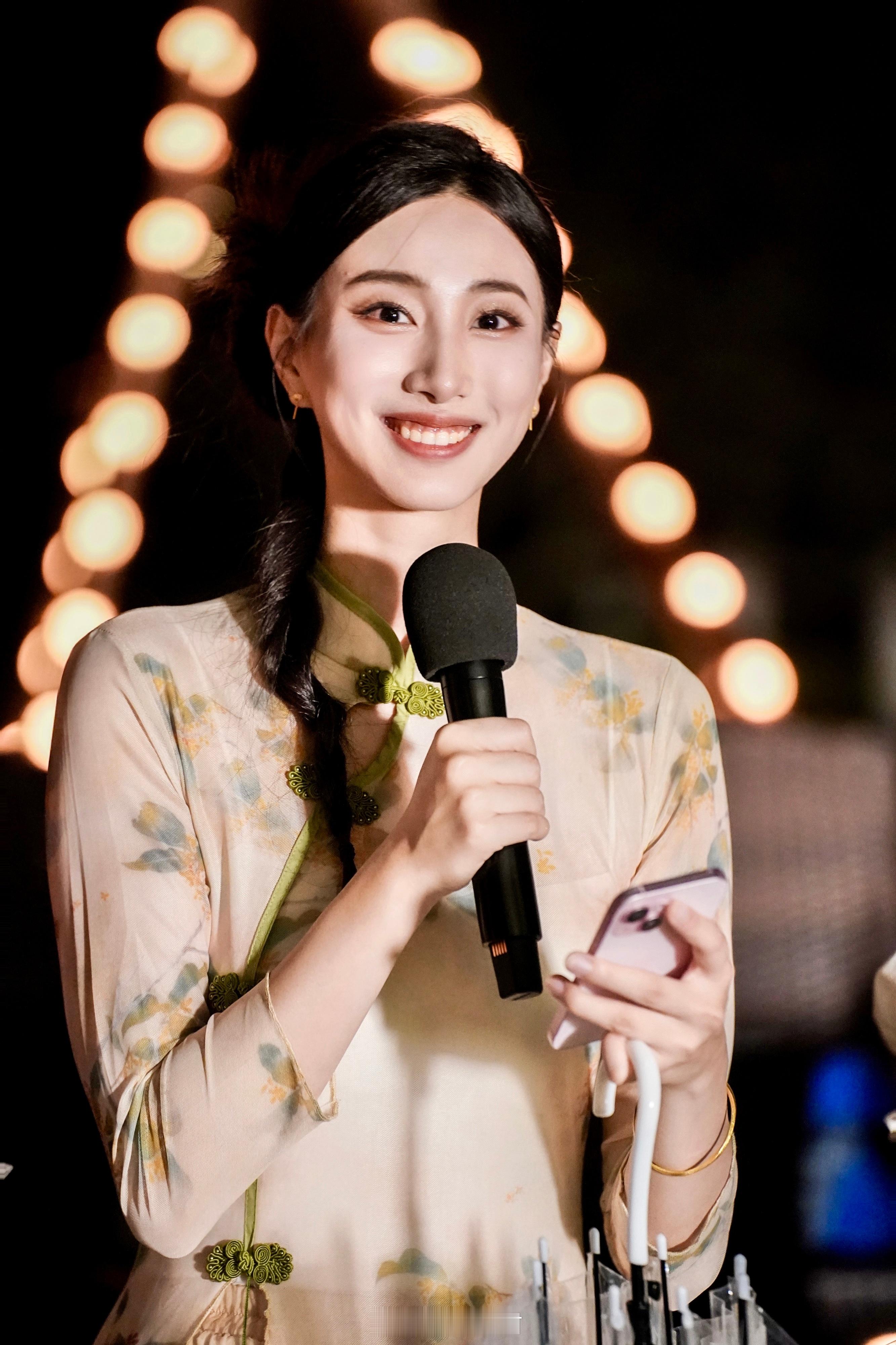 认真营业的图必须得发[春游家族]连续3天3场直播节目连轴转 是追风赶月的媒体人没