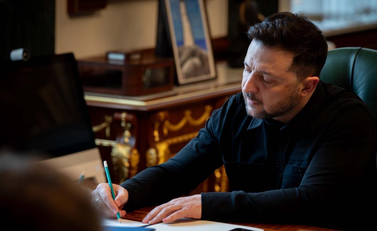 一边高调宣布900亿欧元资金到位，给自己和国内提振信心、稳住战局！

乌克兰这边