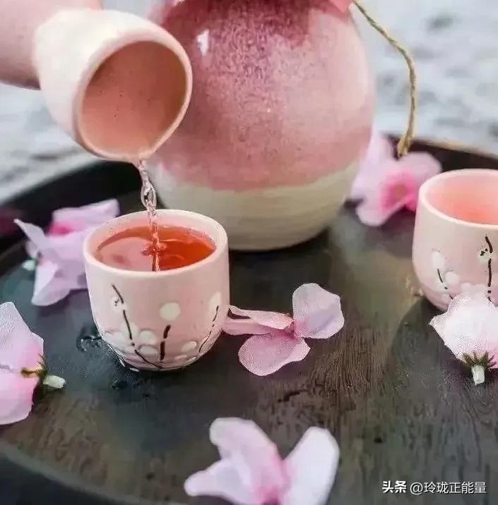 人到中年最高级的活法，懂分寸知边界
 
有段话说得好：
“人到中年最通透的活法：