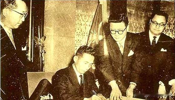 1952年2月，日韩开启建交正式谈判。在赔款议题上，韩国向日本提出23亿美元的索