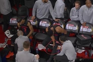 尼克斯队危！唐斯疑似受伤！

第三节后半段，唐斯连续强攻篮下，虽然踉踉跄跄，但都