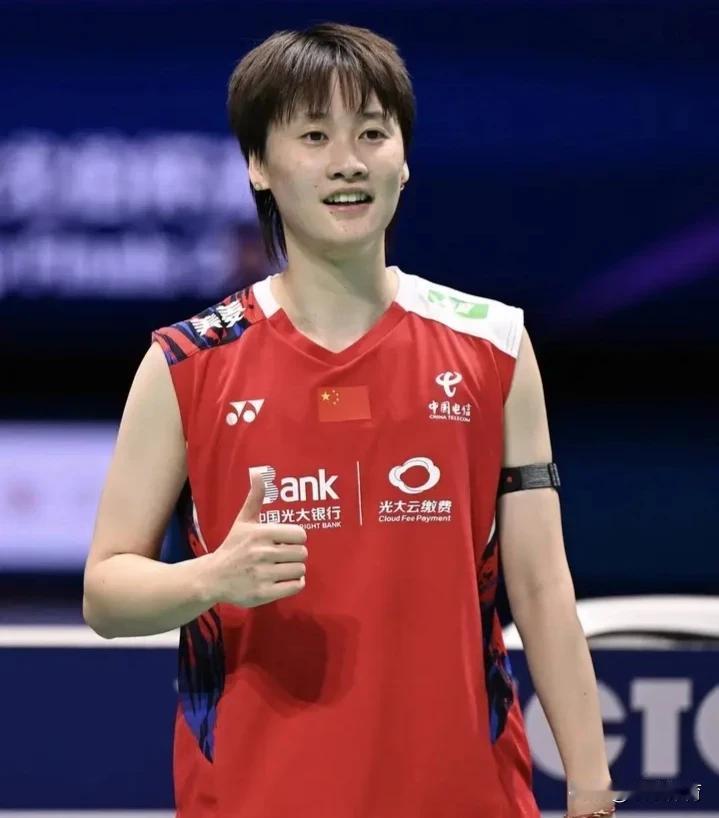 成都尤伯杯女团半决赛
中国队三比零战胜日本队闯进决赛
赛后镜头：
陈雨菲轻松获胜