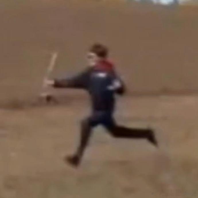 余宇涵差点儿滑倒 谁能想到啊！作为能自己跑的“高铁动车组列车”，余宇涵居然栽在冰