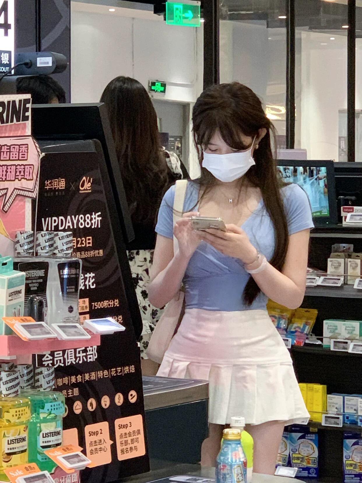 以前总觉得只要够瘦就能拍出这样诱人的效果 后来才发现是需要天赋的….（突然懂了听