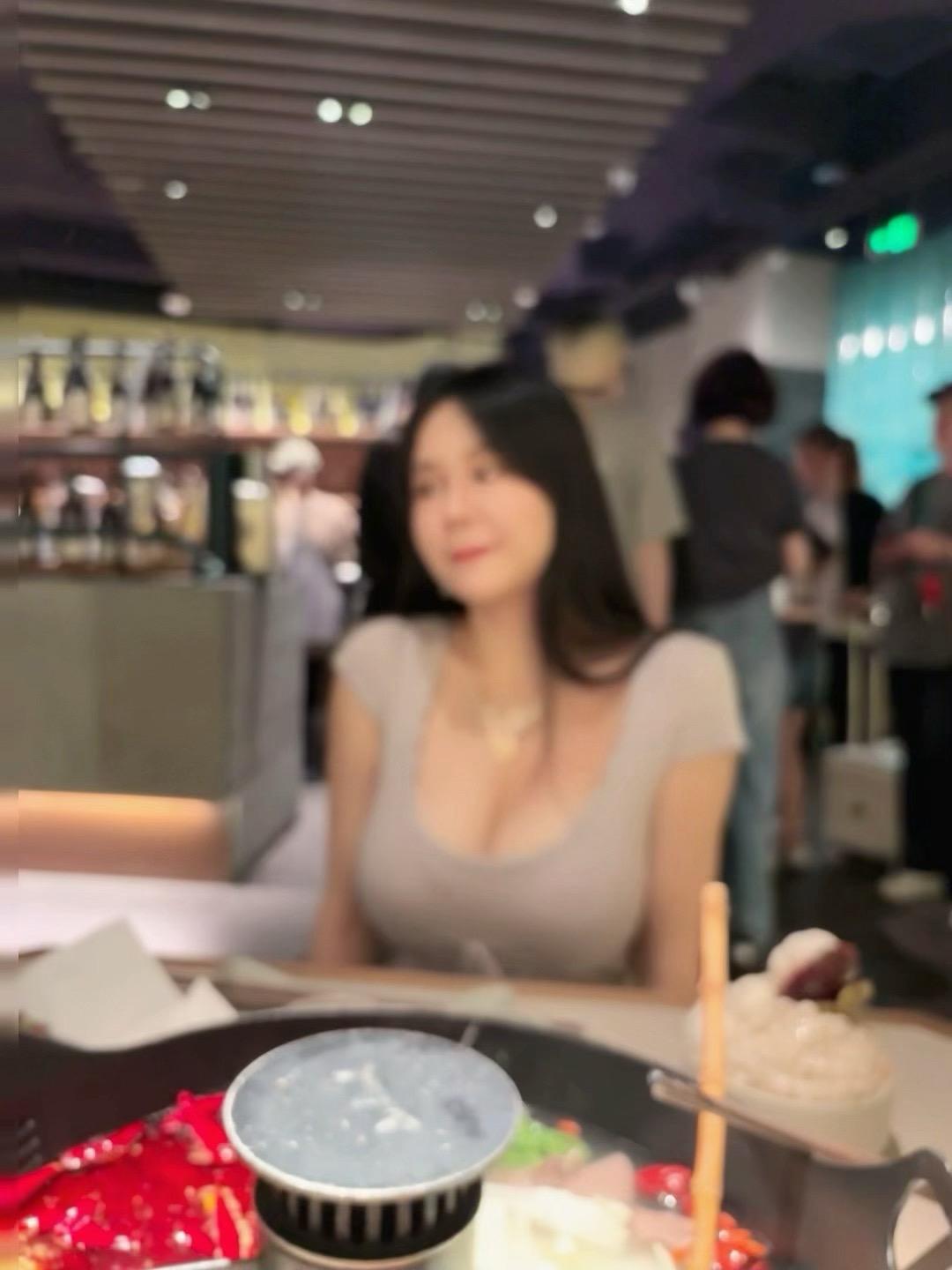 今年好好干 争取买件包臀裙 感受一下美式前刺的深情。