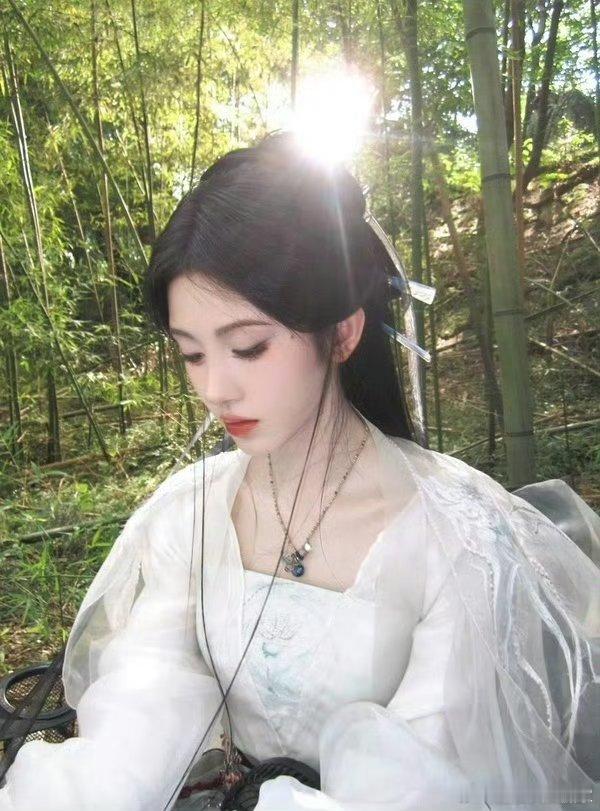 鞠婧祎新剧那个锤子 能变大变小 还有项链模式我说这个项链给我上链接 ​​​
