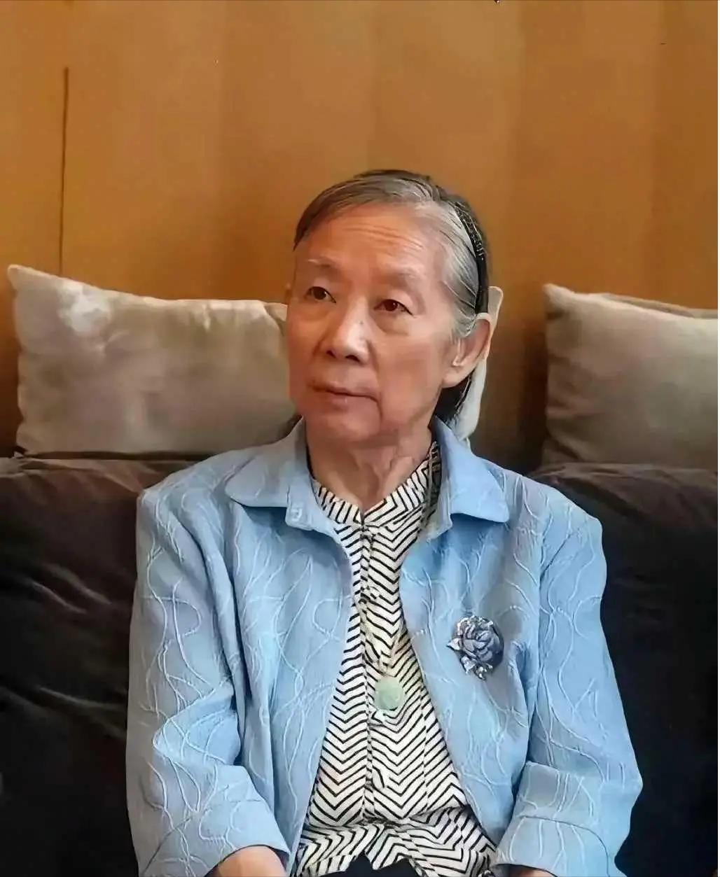 今年82岁的林豆豆，一个人住在北京老城区的老房子里。既不碰智能手机，也从不上网，