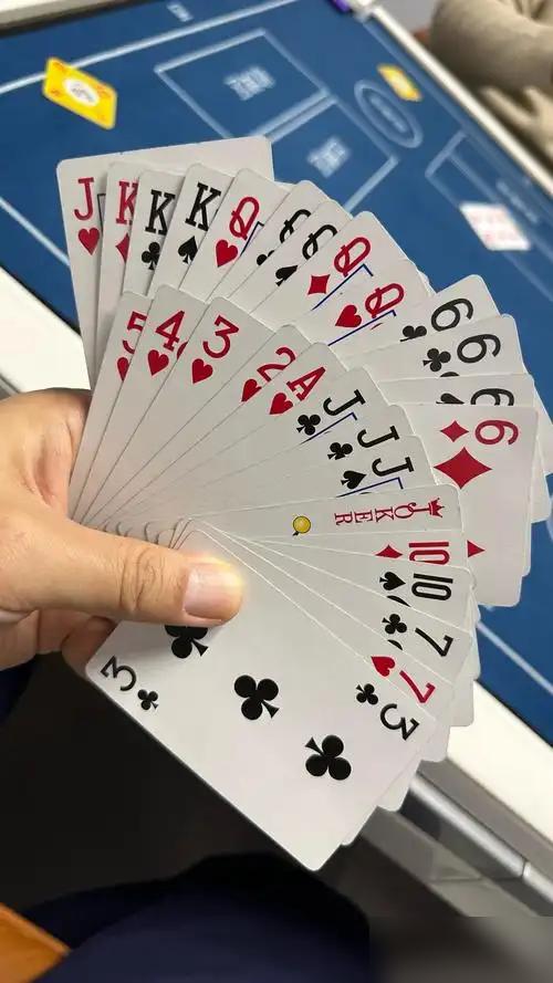 他掼蛋局故意输牌给领导，竟然就拿到了千万项目！
 
过去德州扑克叱咤风云，现在美