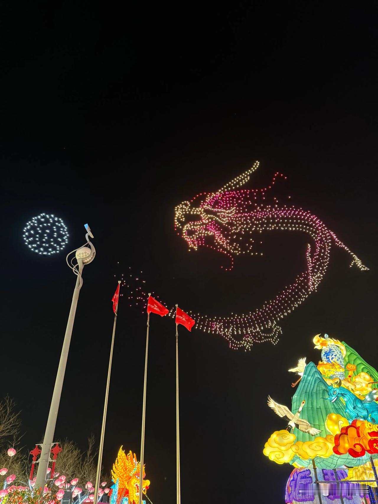 这么近那么美，周末上河北！
唐山南湖公园的灯会非常不错，听说举办了几年了，面积不