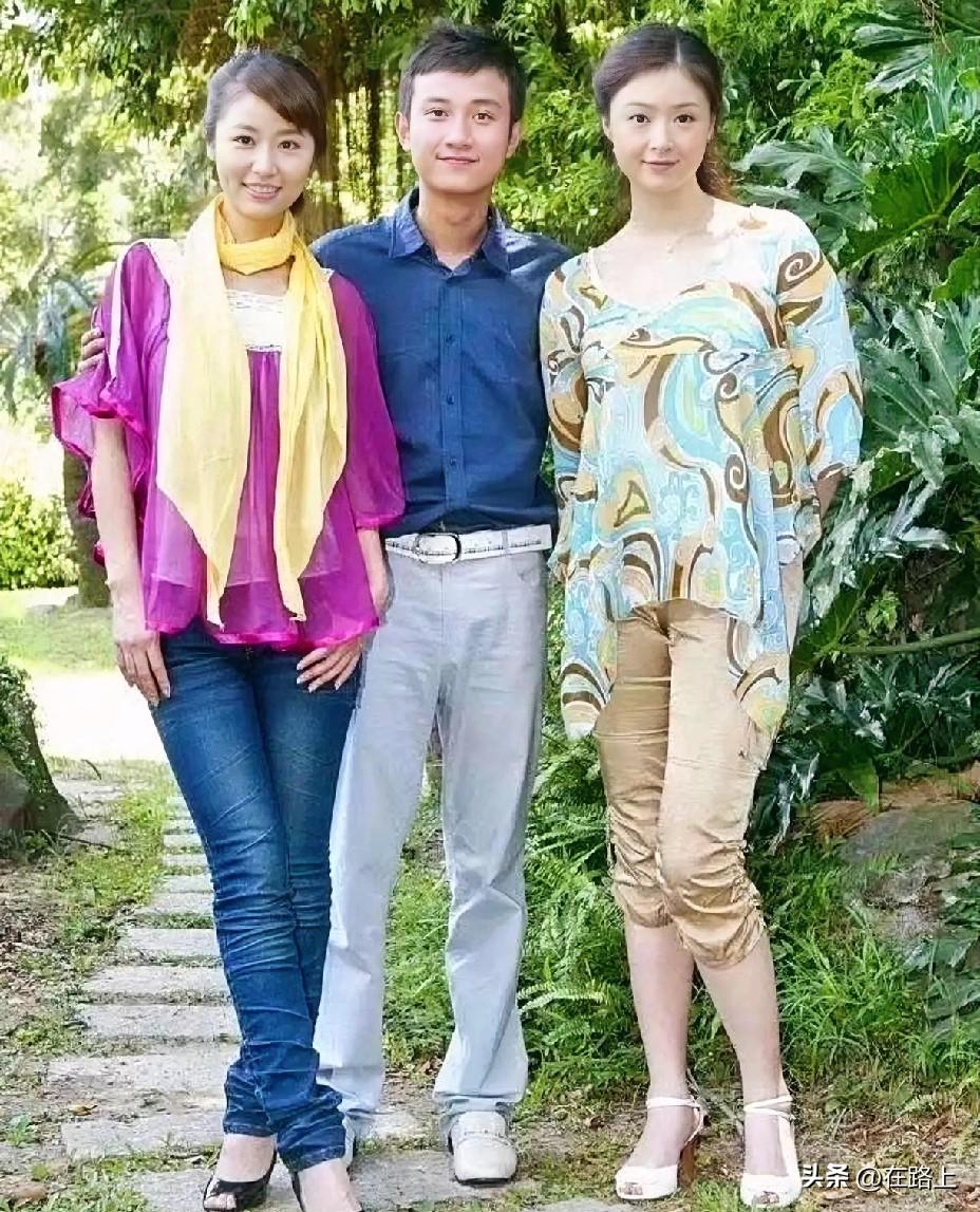 绝了！翻出林心如蒋欣15年前这张合影，34岁和27岁的状态简直逆天！紧身裤配鱼嘴