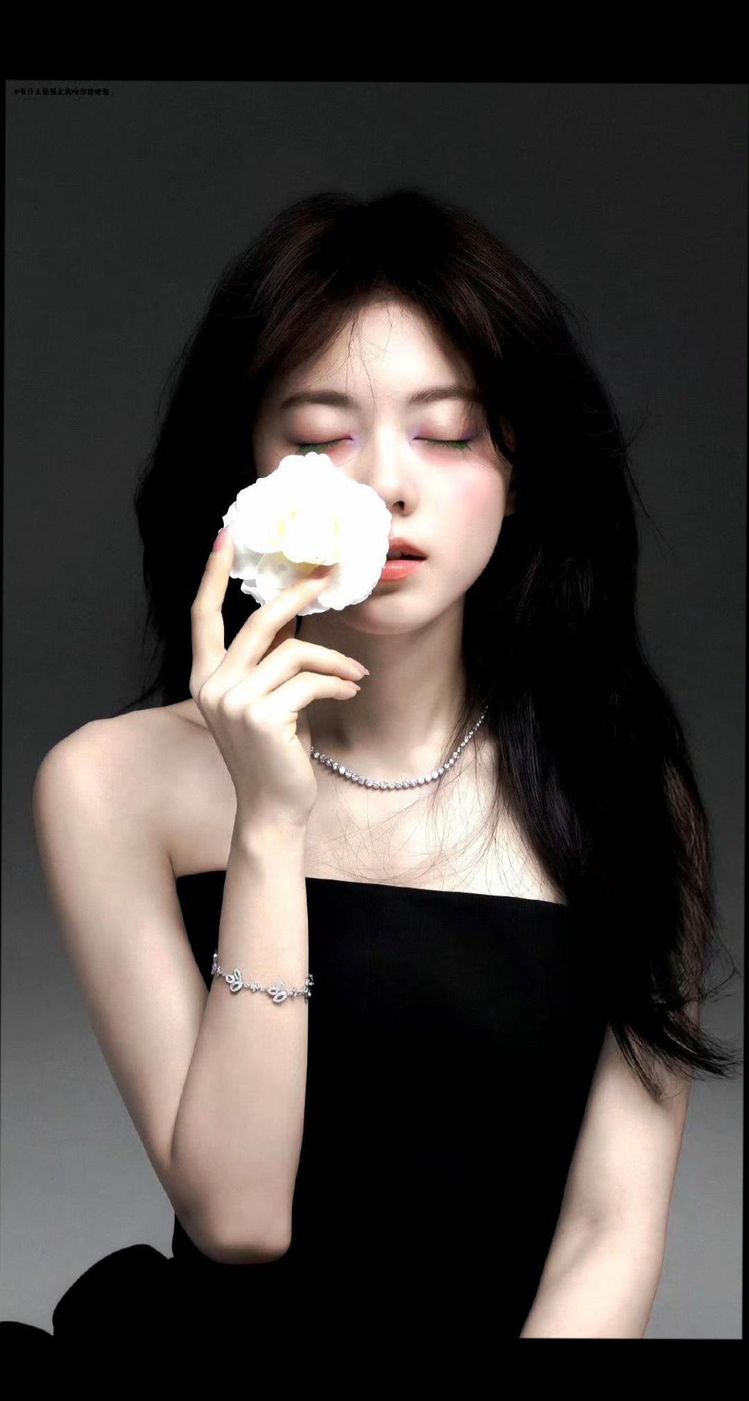 赵今麦时装LOFFICIEL六月刊封面拍摄花絮赵今麦时装六月封面 ​​​