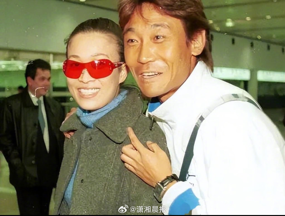 【#那英曾在怀孕期间发现前任高峰出轨##那英前任高峰曾被曝出轨#】9月10日，#