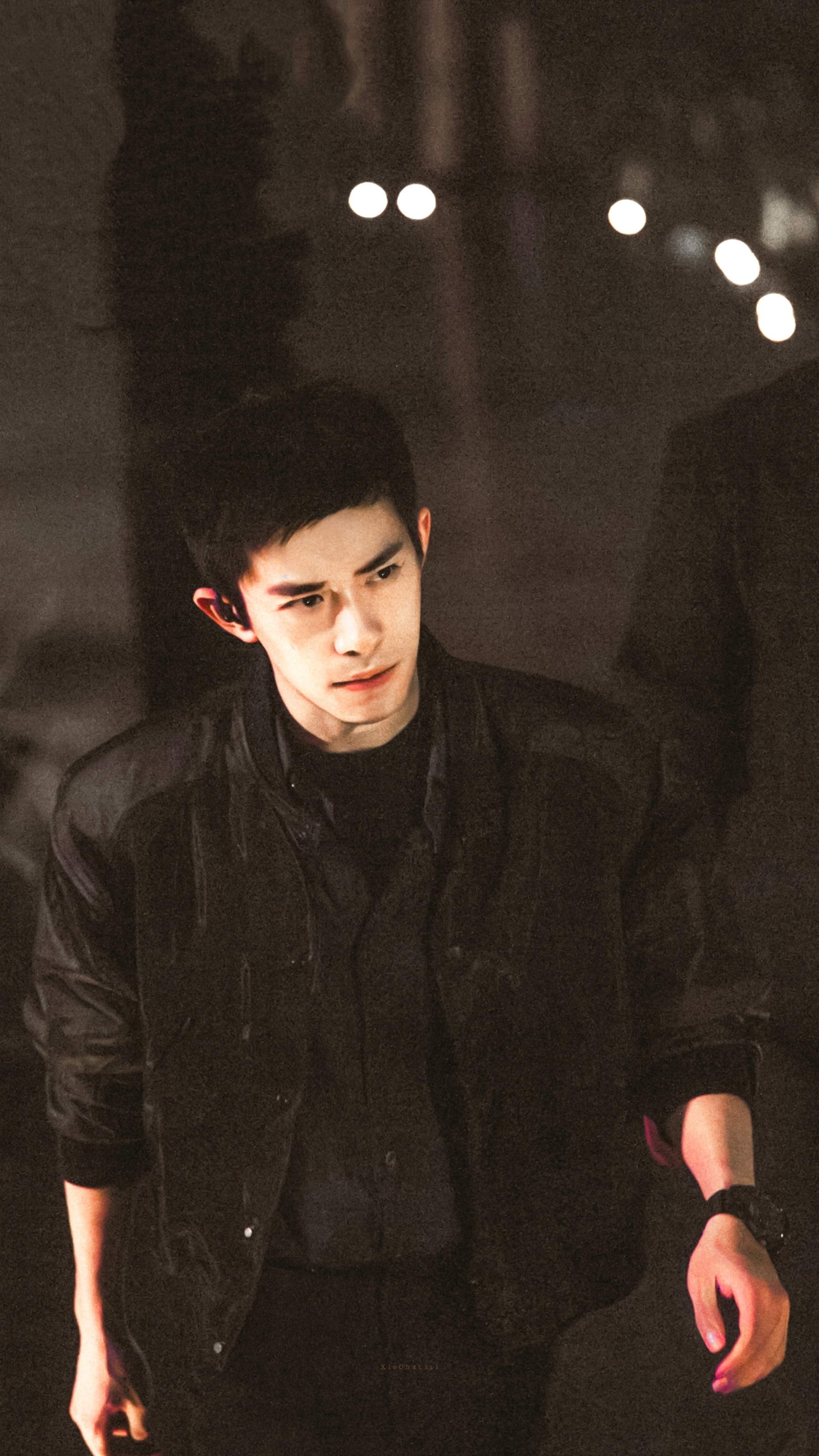 易烊千玺演出了严迪的黑白灰 谁看了惊蛰无声可以不惊讶于易烊千玺的演技，严迪的双重