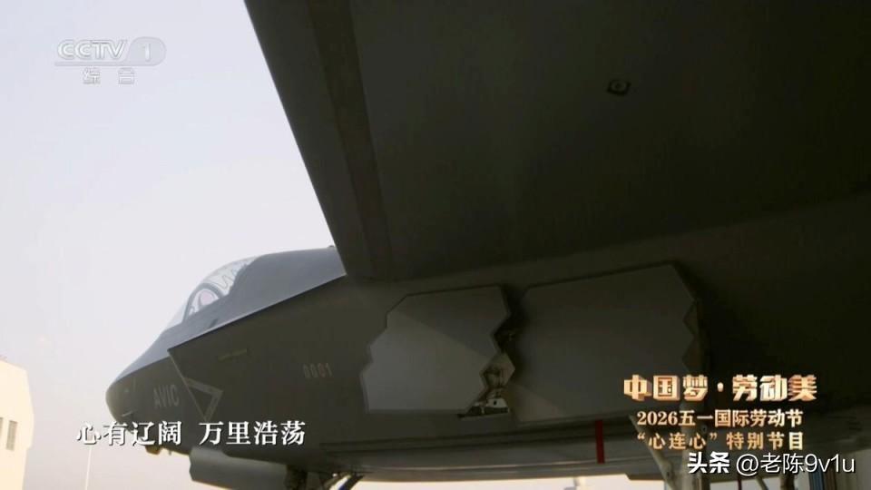 2025年底，国防部网一则消息迅速刷屏：人民海军成功配齐隐身舰载战斗机、多用途弹