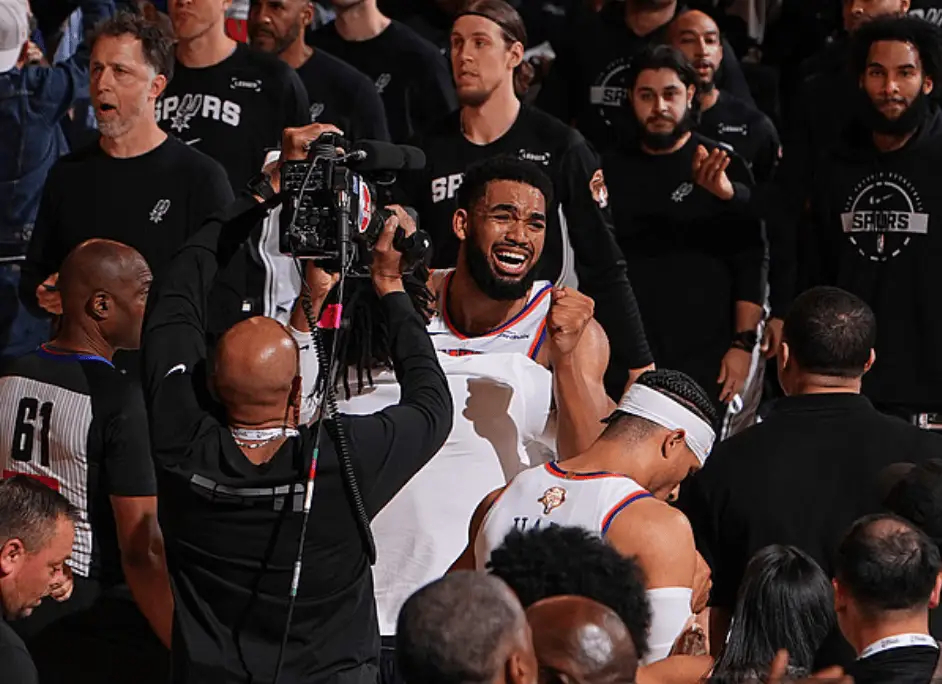 今日，NBA总决赛G5在主场进行，尼克斯最终以94-90击败马刺，大比分4-1夺