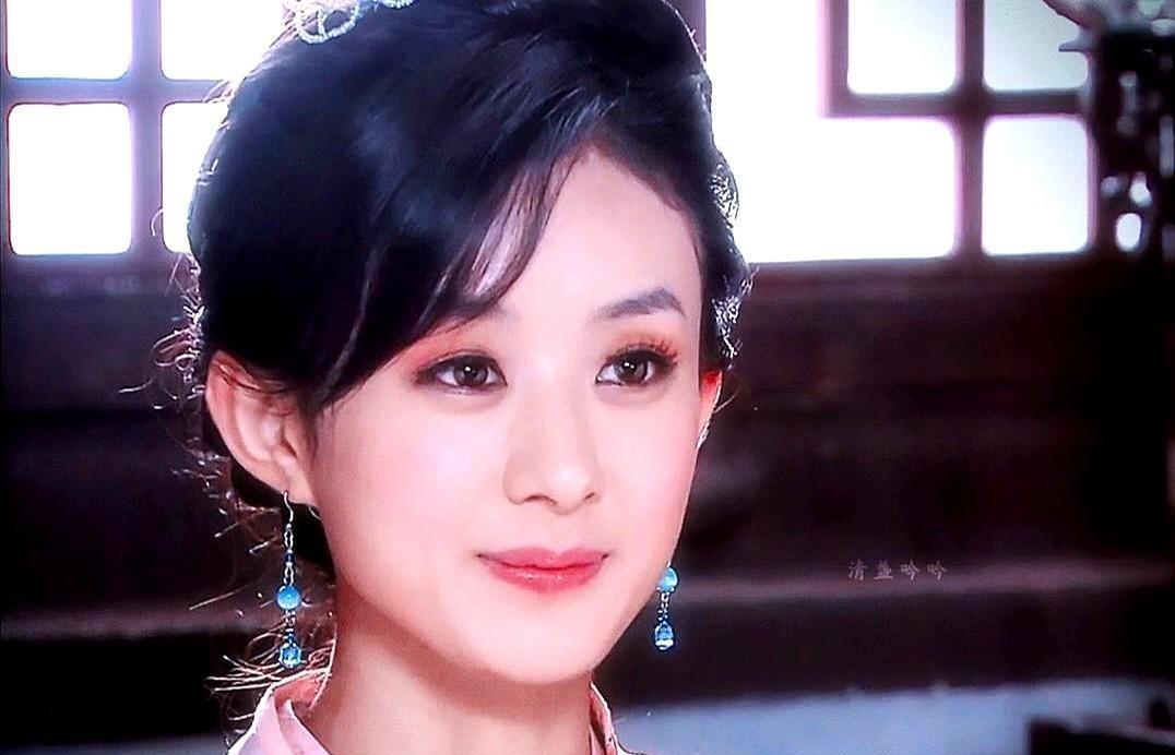 她不是一夜爆红，是熬了七年才被看见。
一年七部剧，没喊累，没躺平，演啥像啥。
《