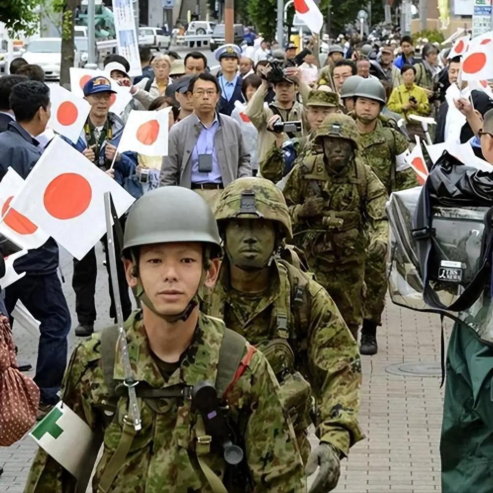 日本拼命扩军修宪，真的是想跟中国硬碰硬？别被表象骗了！日本真正的算盘，从来都不是