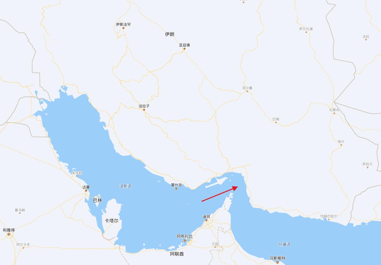 霍尔木兹海峡位于伊朗附近，是连接波斯湾与外海的狭窄水道。我国约三分之一的原油供应