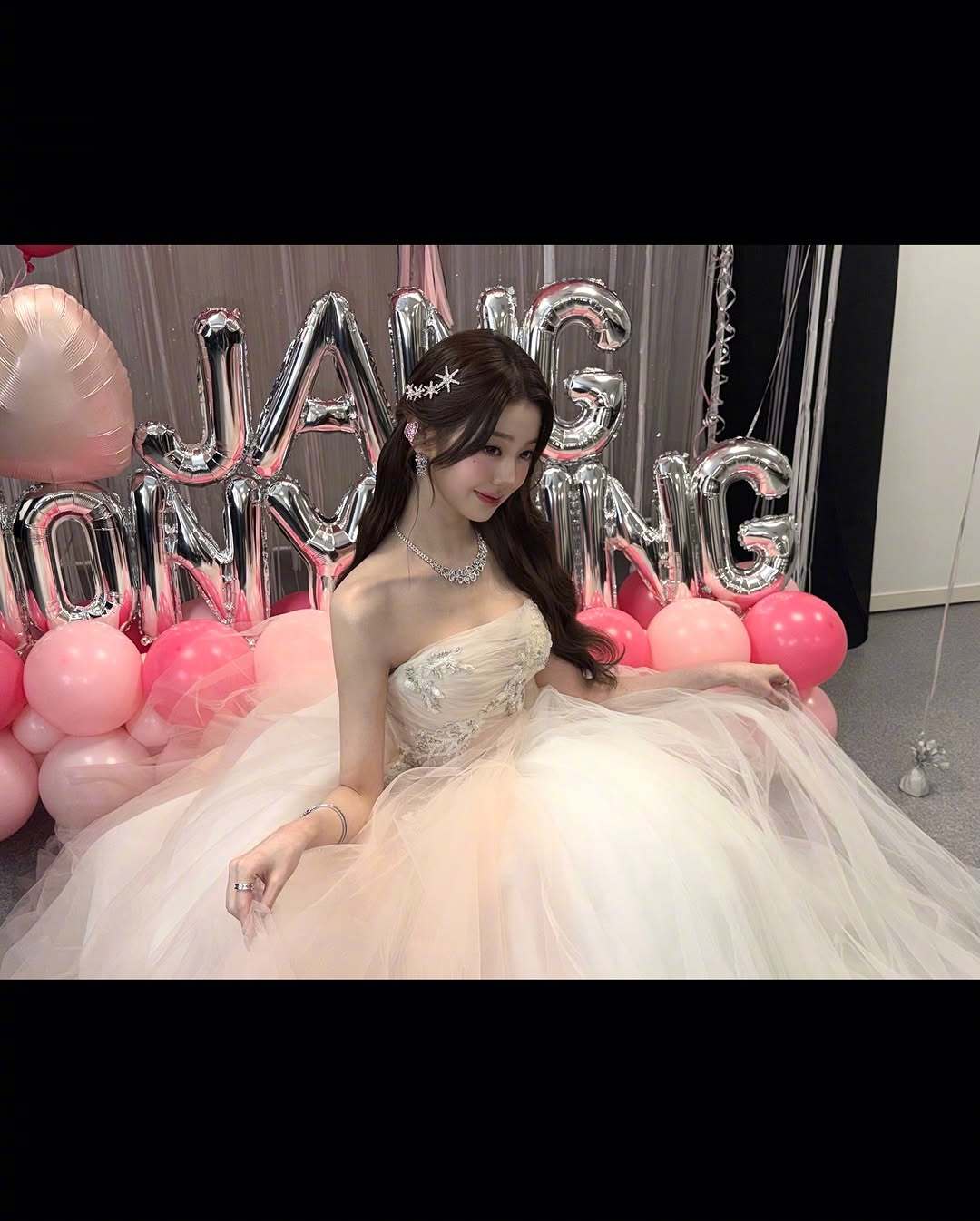 【Ins】IVE张元英 Ins更新，美丽的公主殿下~张元英