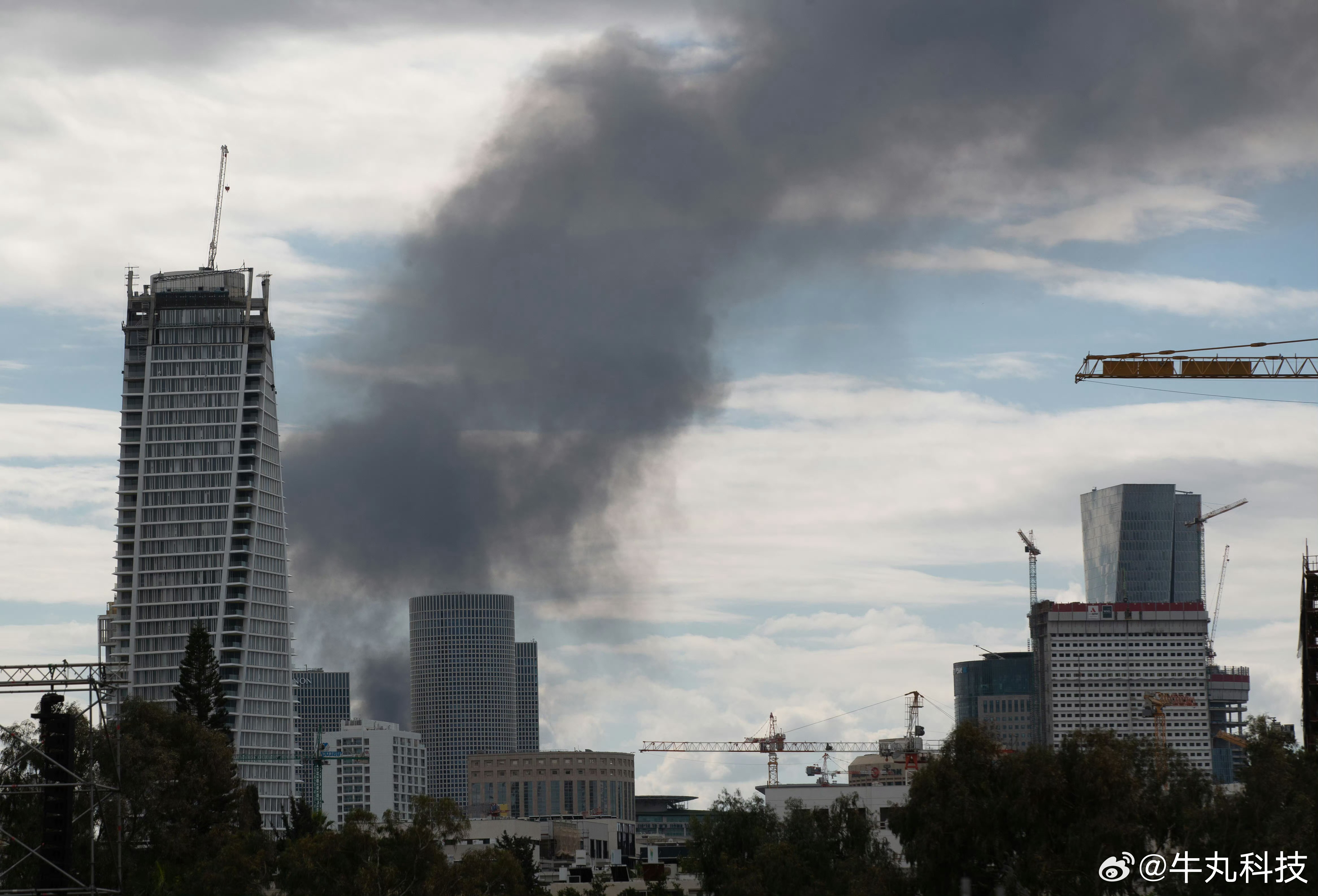以色列宣布袭击伊朗真的难顶啊，怎么天天打打打，看到伊朗正准备毁灭性报复行动，感觉